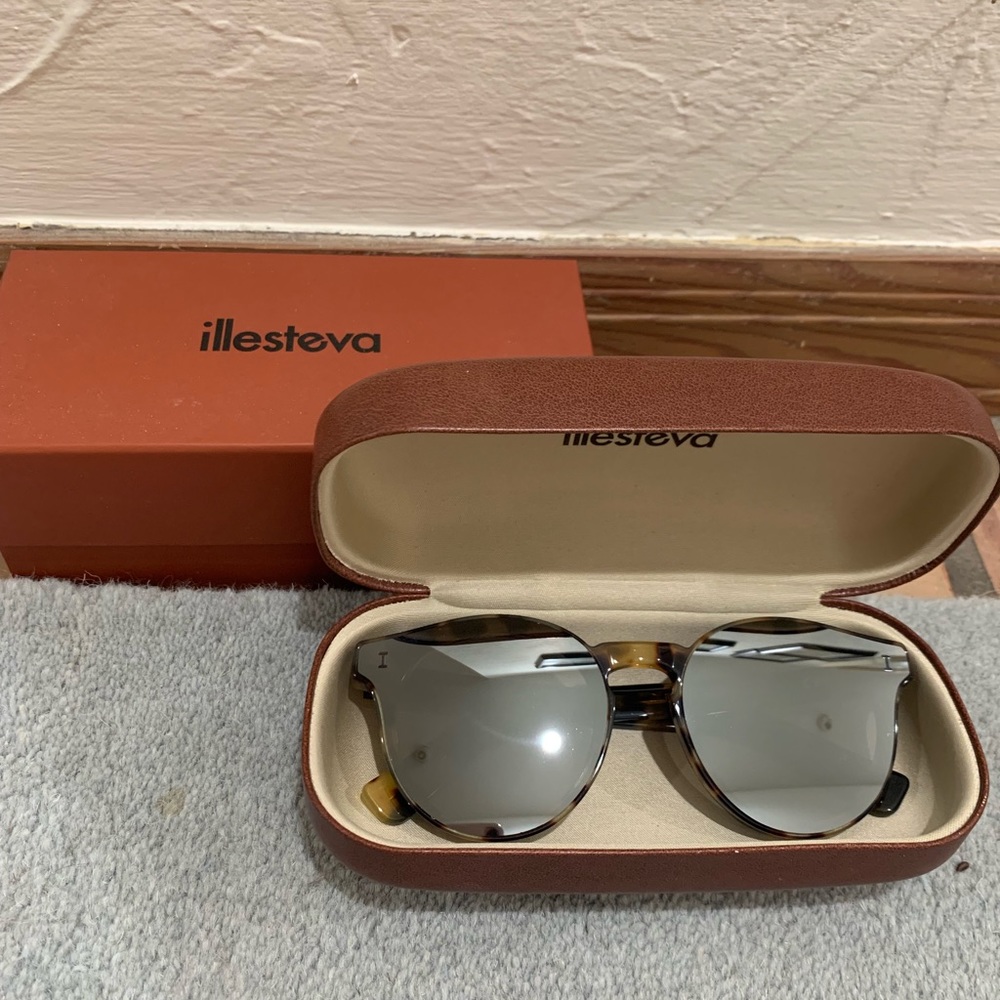 Illesteva women’s oversized mirror glasses